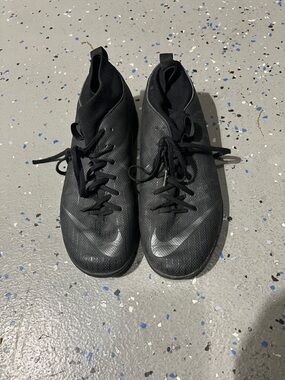 Nike Men’s Black Athletic Soccer/Football Cleats